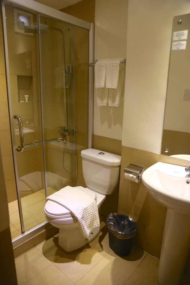 Fersal Hotel Makati Avenue Makati City Bagian luar foto